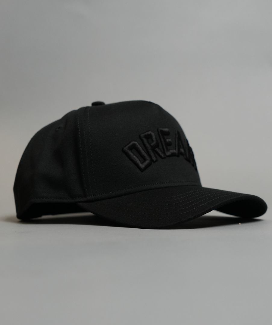 En Noir Dream Big Curve Brim Snapback